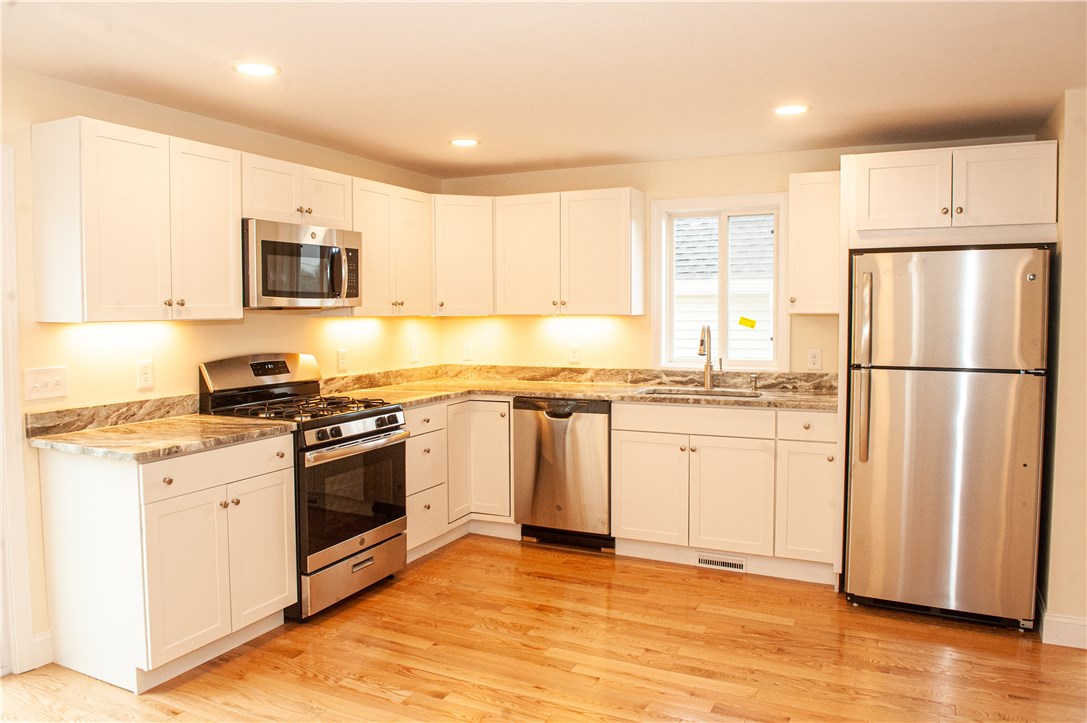 29 John Street Westerly, RI 02891 - Photo 7 of 32