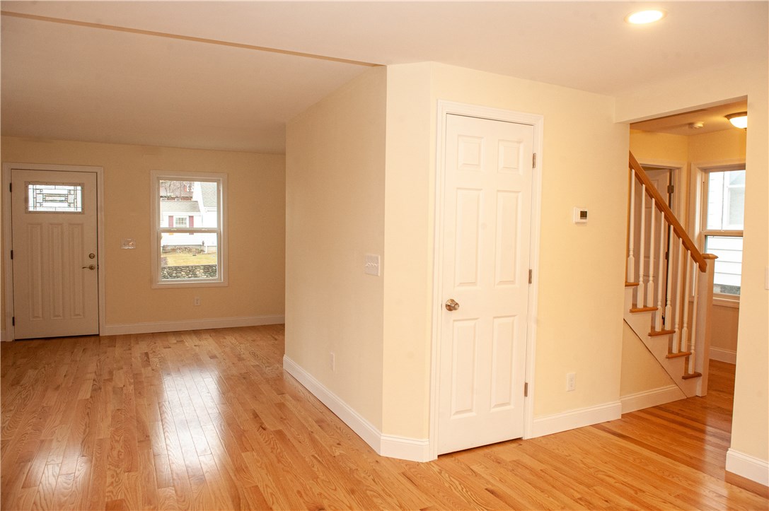 29 John Street Westerly, RI 02891 - Photo 10 of 32