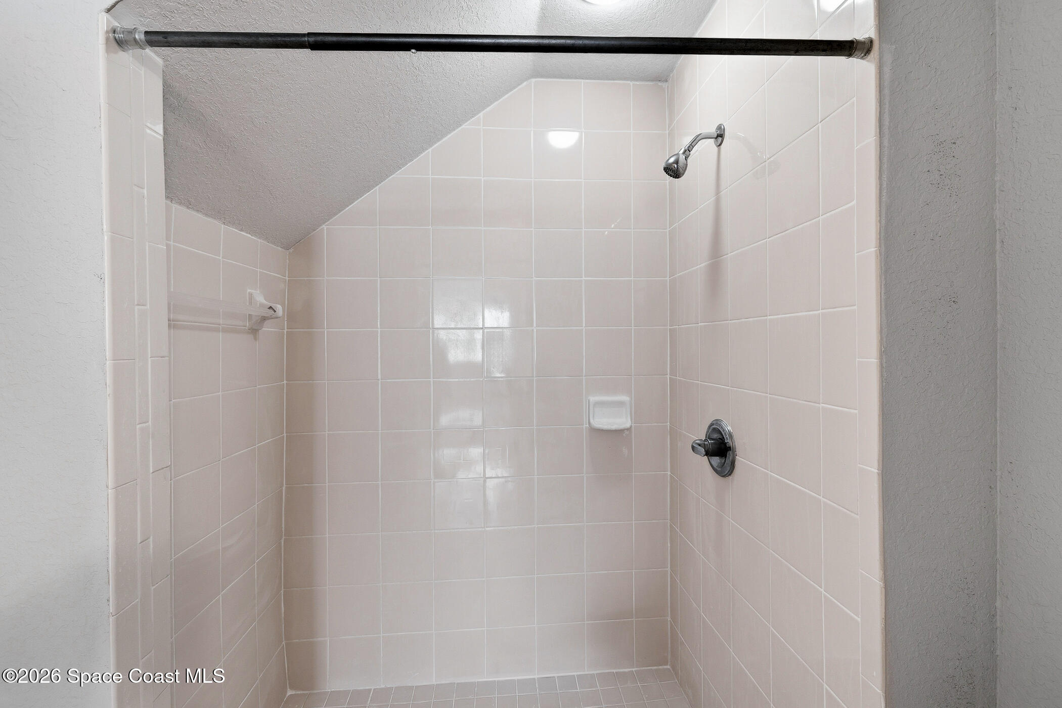 110 Colibri Way, Unit 103 Melbourne, FL 32901 - Photo 11 of 16 Primary Bathroom