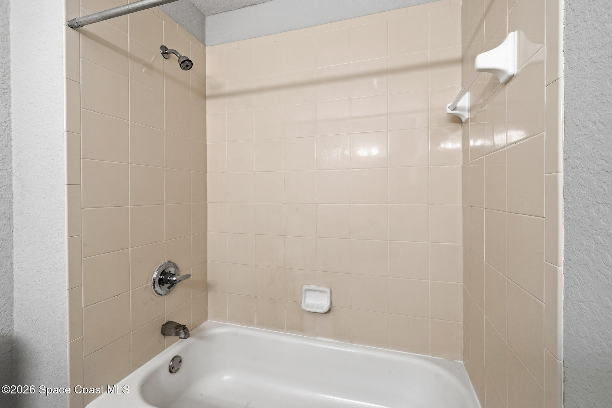 110 Colibri Way, Unit 103 Melbourne, FL 32901 - Photo 14 of 16 Guest Bathroom