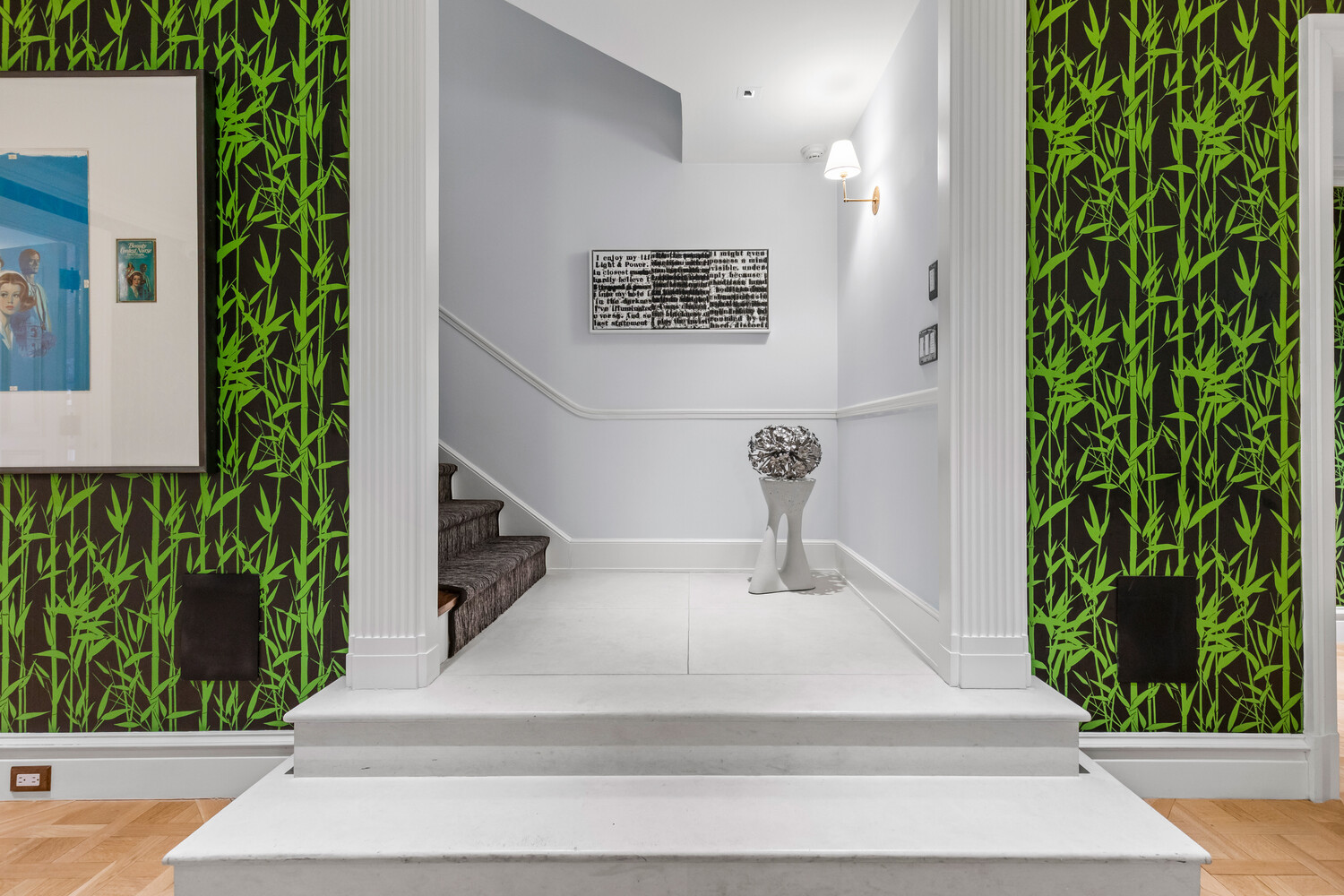 116 East 70th Street Manhattan, NY 10021 - Photo 3 of 22 a view of entryway