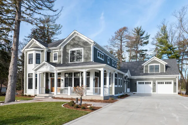 $1,850,000 | 545 Wisconsin Avenue, Delafield, WI 53018