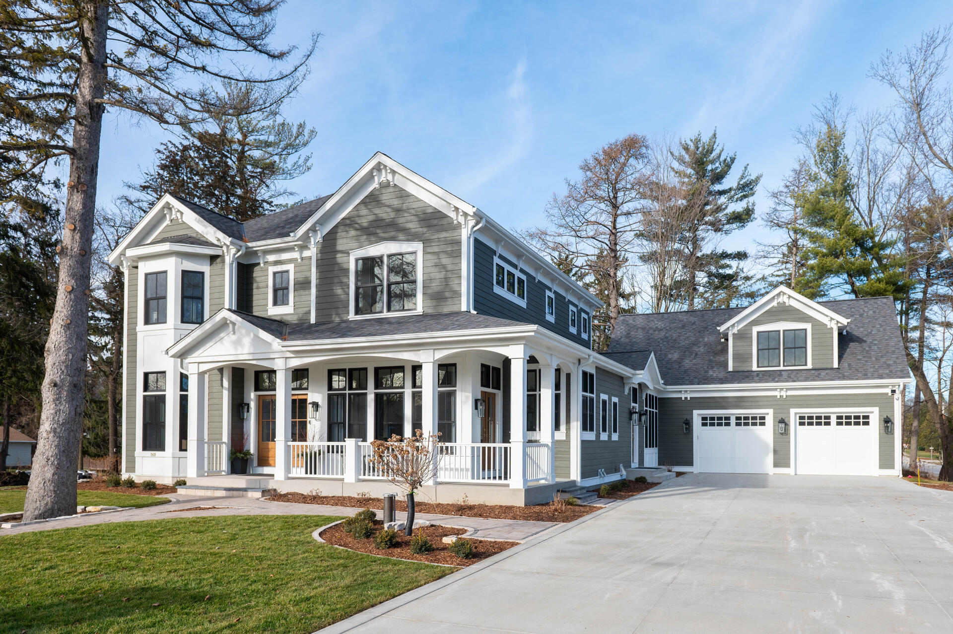 This beautiful 4 bedroom home awaits it's next family! Walking distance to the Downtown Delafield!