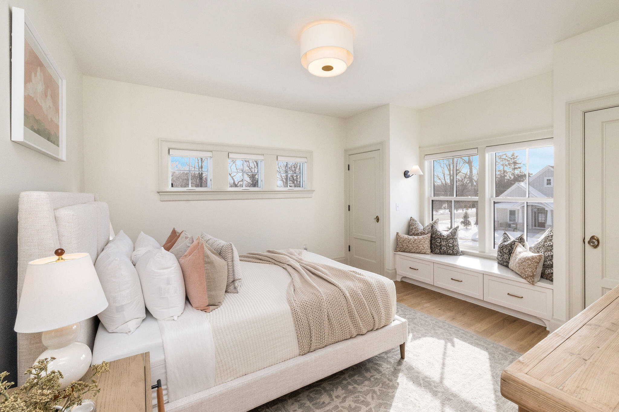 545 Wisconsin Avenue Delafield, WI 53018 - Photo 15 of 24 Darling window seat.