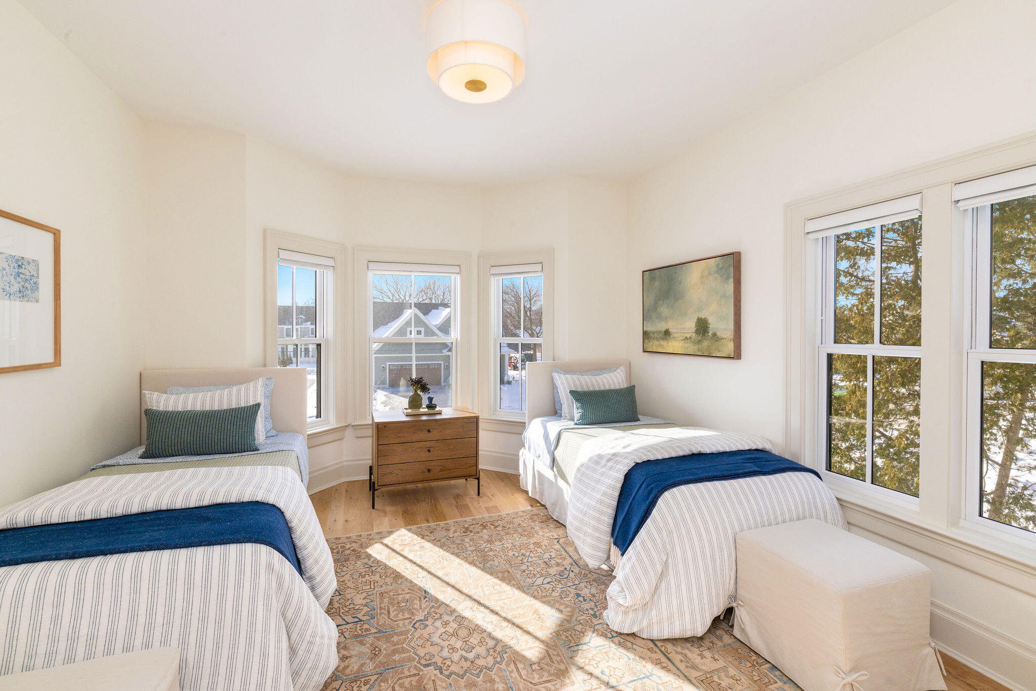 545 Wisconsin Avenue Delafield, WI 53018 - Photo 17 of 24 Bay window