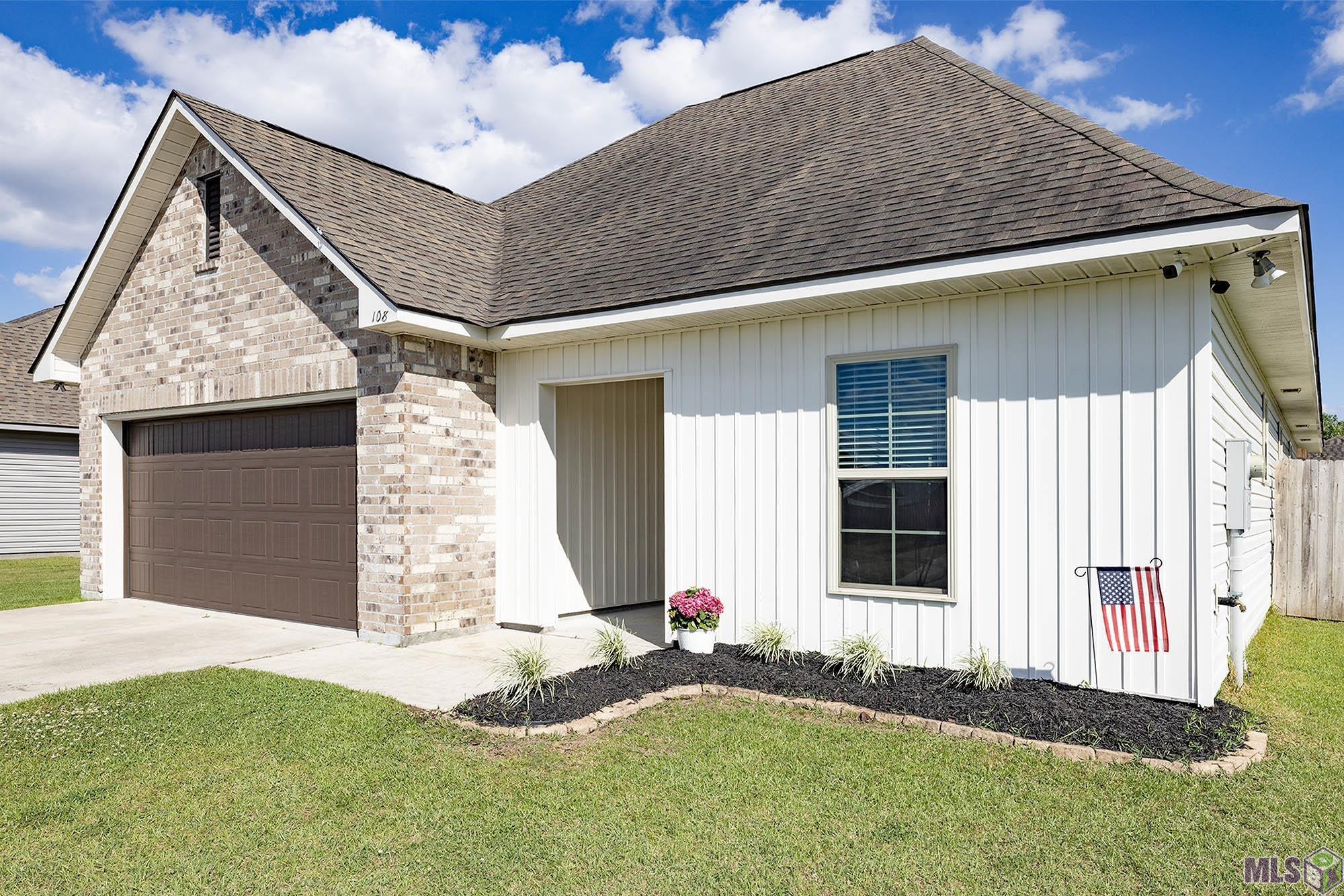 108 Shadow Pointe Road Thibodaux, LA 70301 - Photo 2 of 20