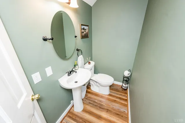 a view of a bedroom with washer and dryer