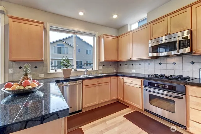 $4,300 | 19137 Northeast 65th Way, Redmond, WA 98052
