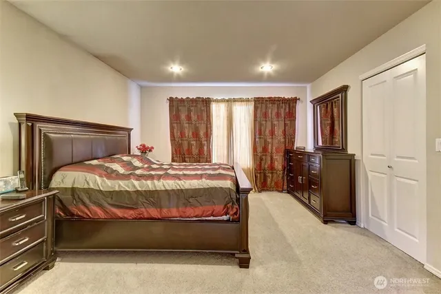 $4,300 | 19137 Northeast 65th Way, Redmond, WA 98052