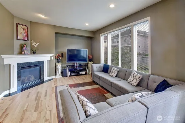 $4,300 | 19137 Northeast 65th Way, Redmond, WA 98052