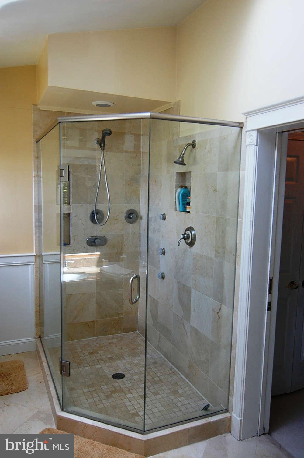 18833 Falling Star Road Germantown, MD 20874 - Photo 15 of 30 master Bath