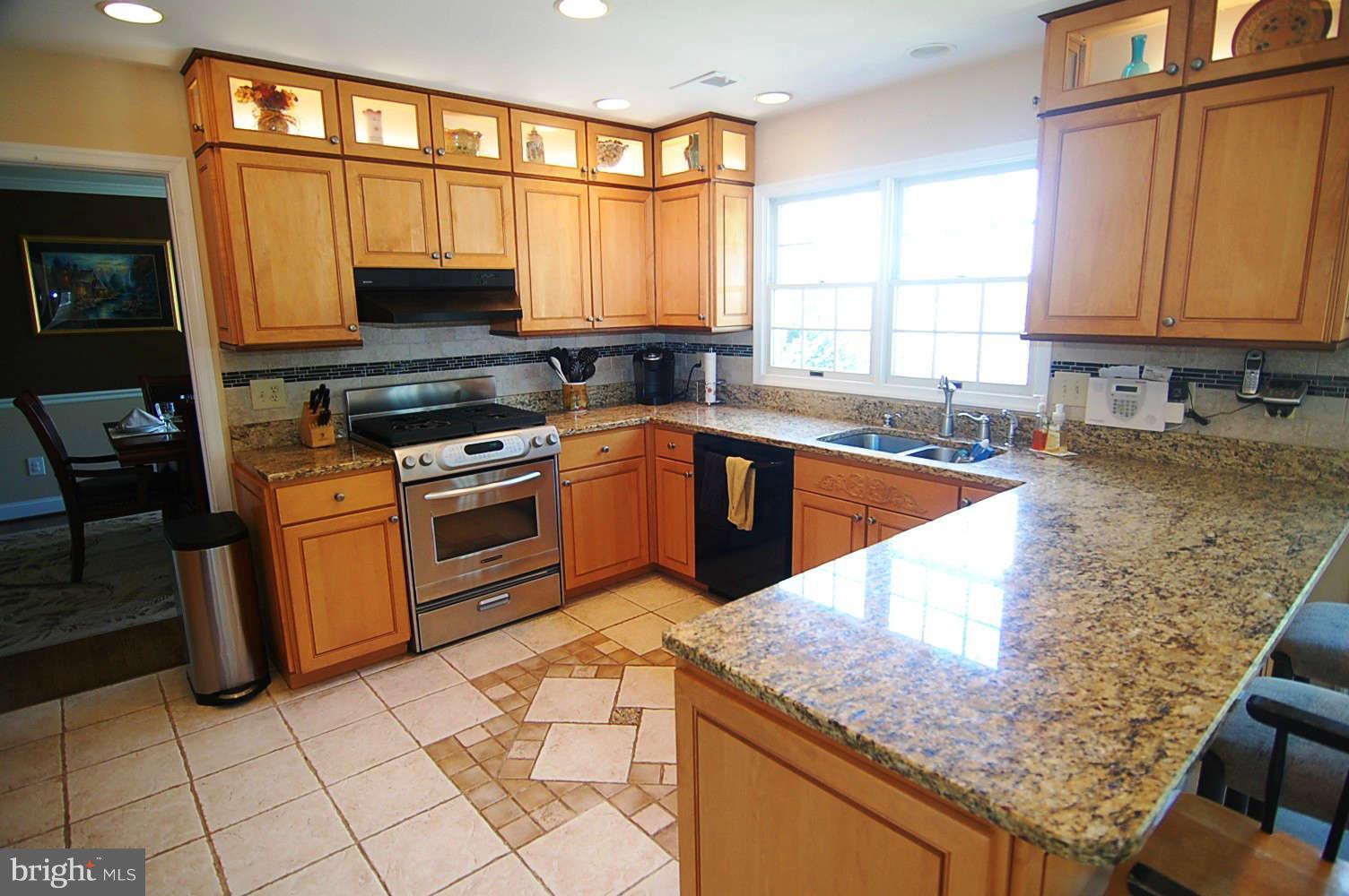 18833 Falling Star Road Germantown, MD 20874 - Photo 4 of 30 Kitchen
