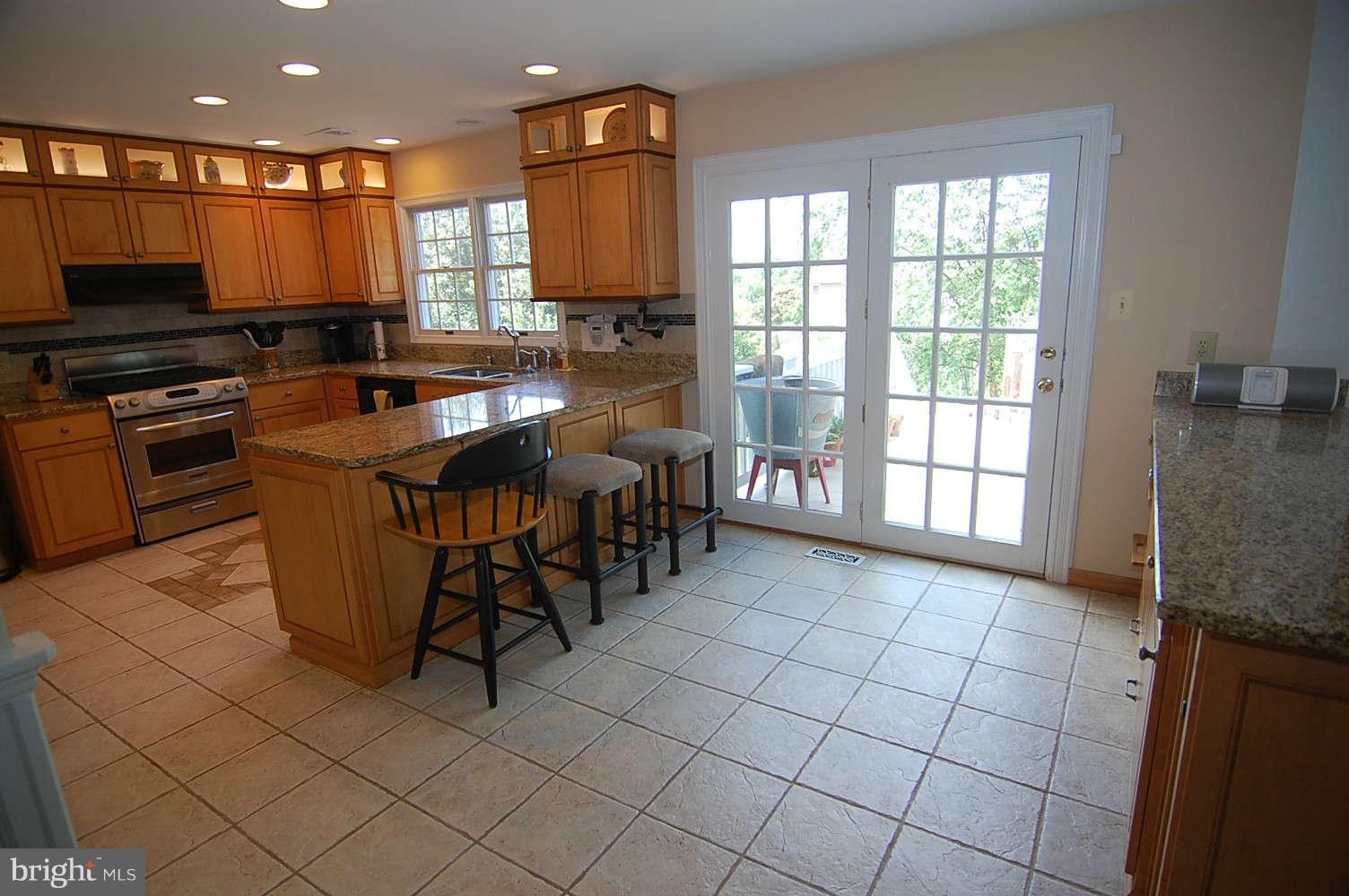18833 Falling Star Road Germantown, MD 20874 - Photo 5 of 30 Kitchen