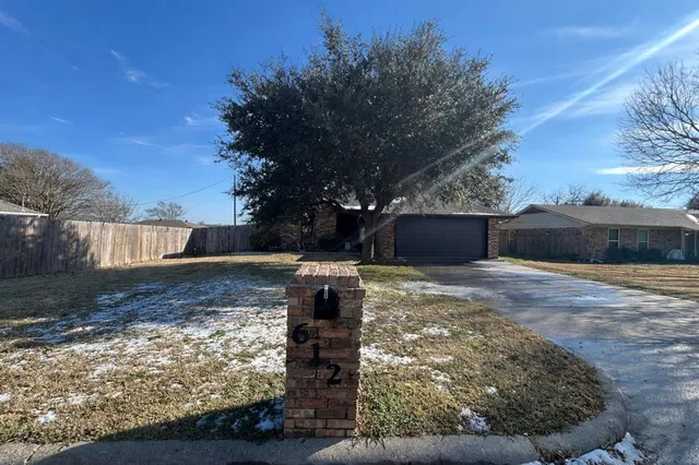 $310,000 | 612 Arleta Lane, Ennis, TX 75119