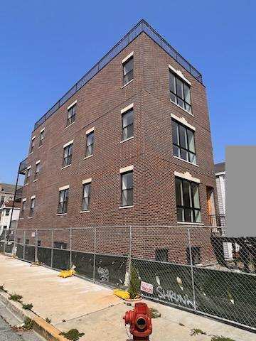 1624 South Carpenter Street, Unit 1 Chicago, IL 60608 - Photo 2 of 6 a front view of a building