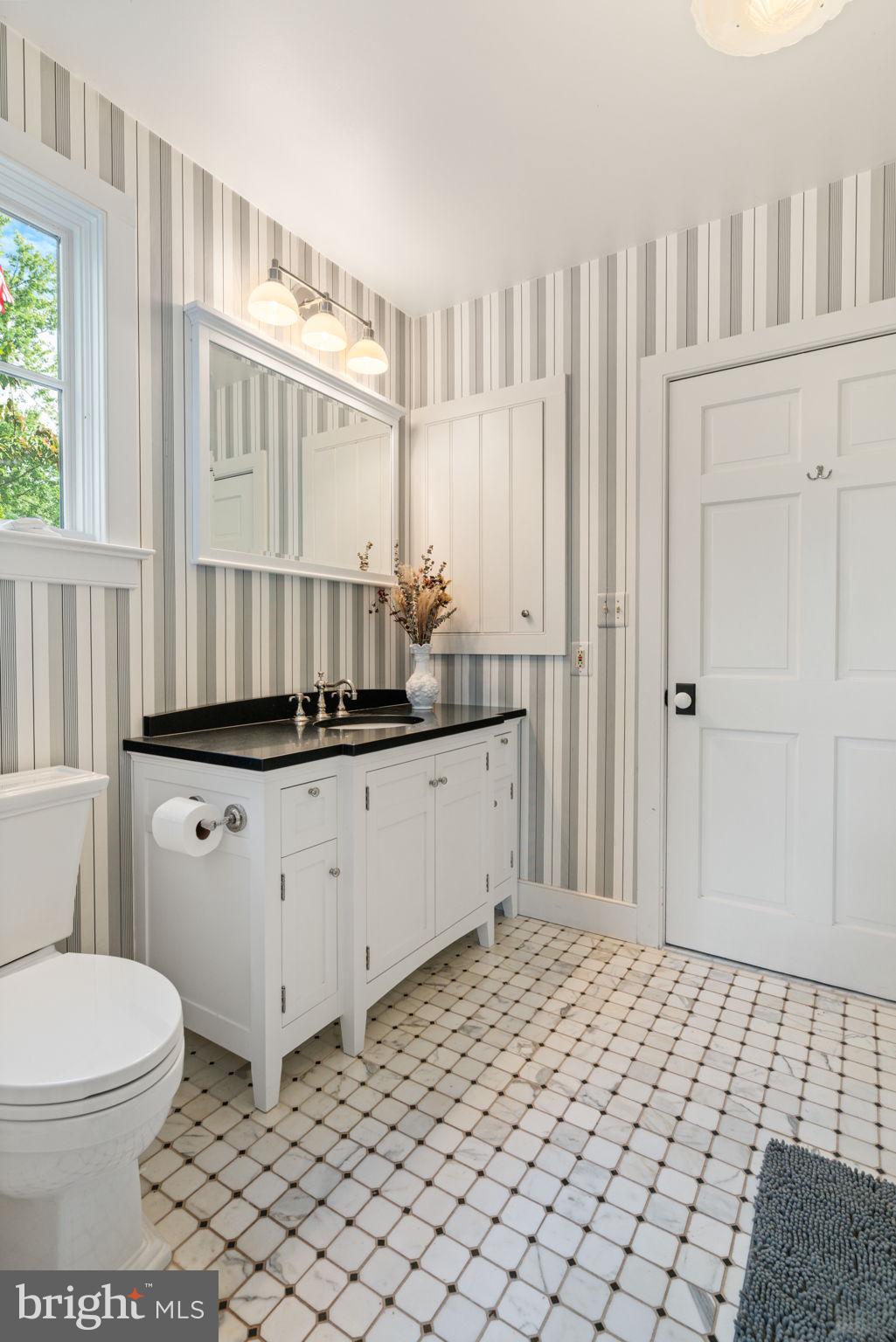 19937 Evergreen Mills Road Leesburg, VA 20175 - Photo 32 of 119 Main Level Full Bathroom