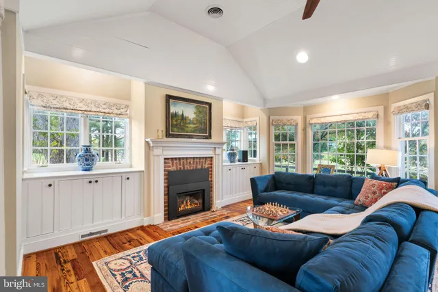 $2,750,000 | 19937 Evergreen Mills Road, Leesburg, VA 20175