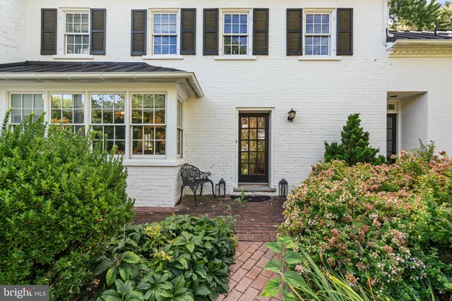 $2,750,000 | 19937 Evergreen Mills Road, Leesburg, VA 20175