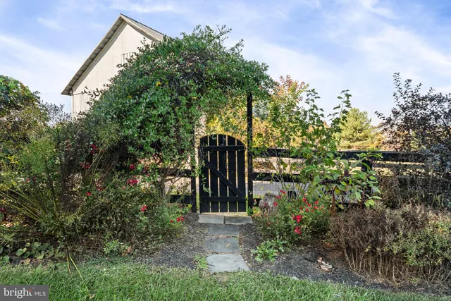 $2,750,000 | 19937 Evergreen Mills Road, Leesburg, VA 20175