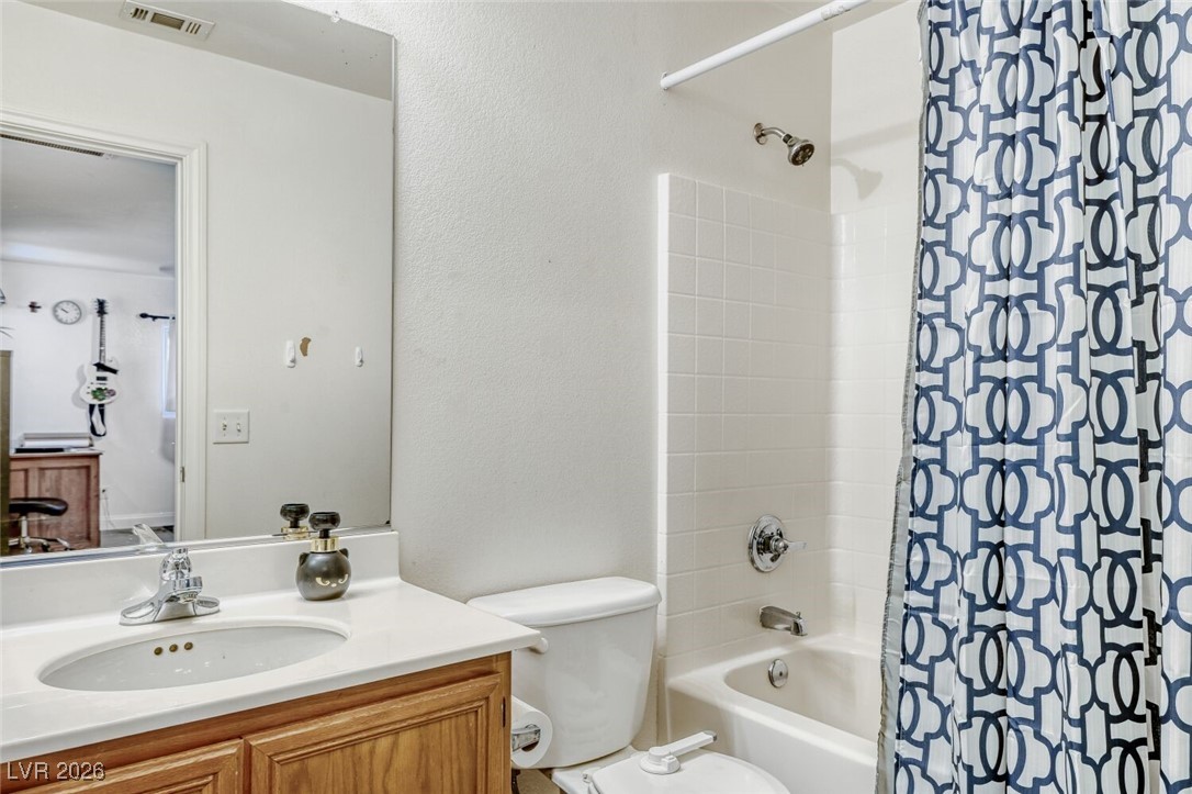 2046 Peacemaker Road Las Vegas, NV 89183 - Photo 16 of 17 Upstairs Bathroom with full tub.