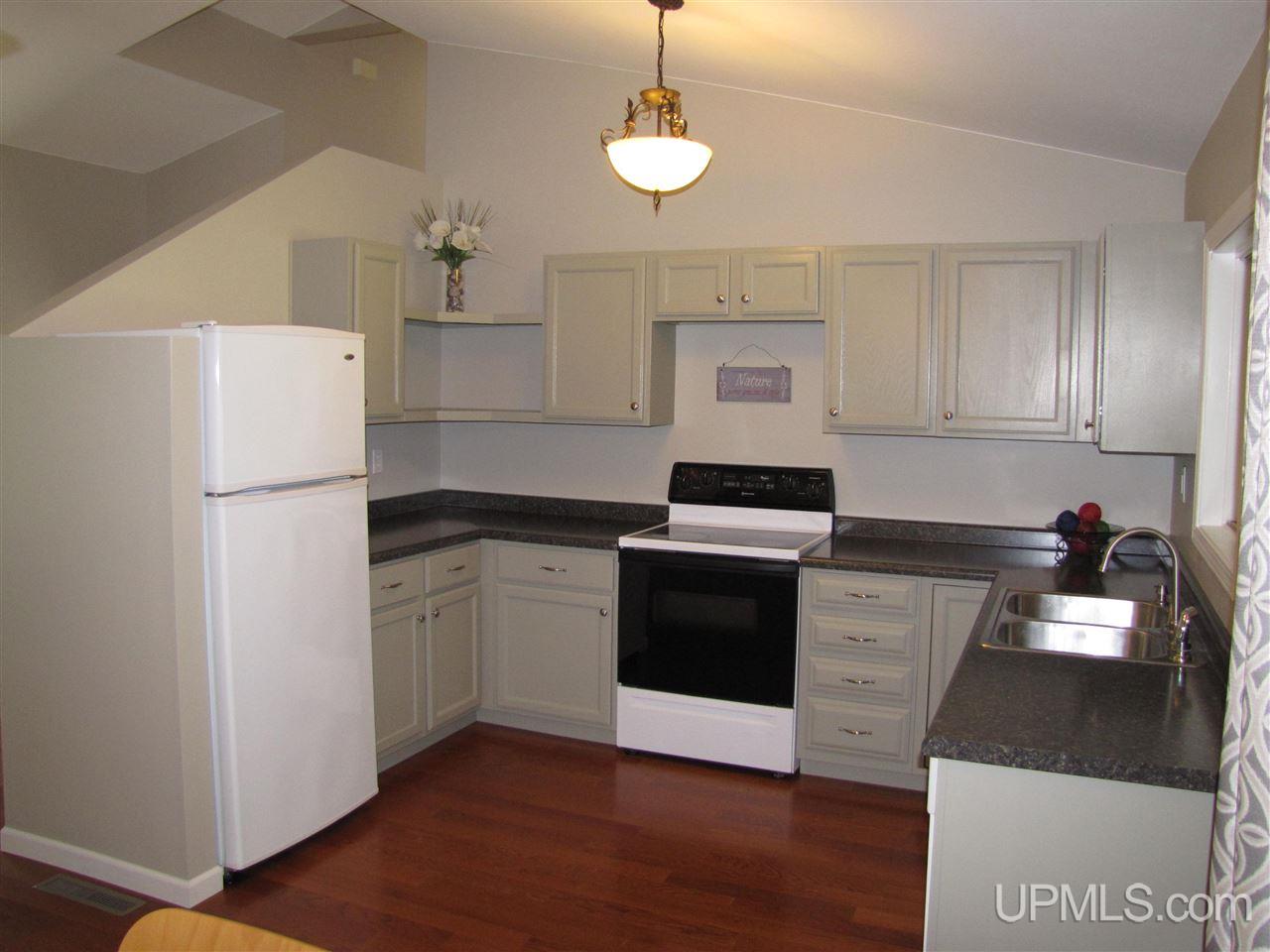 44 Tipperary Road Gladstone, MI 49837 - Photo 5 of 15 Gallery Image 5