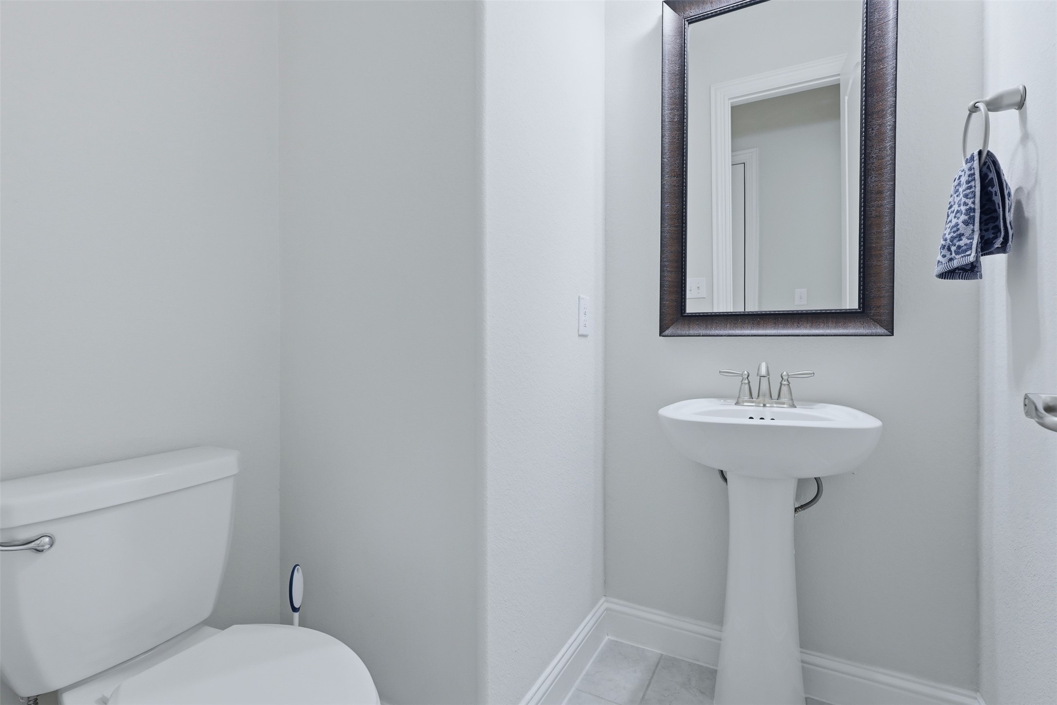 9926 Common Hawker Court Conroe, TX 77385 - Photo 8 of 40 Half Bath