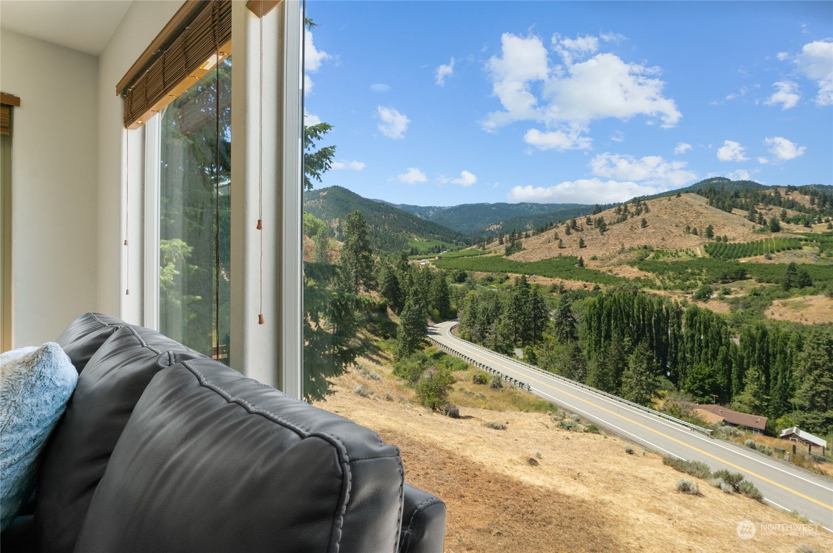 4626 Whispering Ridge Drive Wenatchee, WA 98801 - Photo 12 of 38 Gallery Image 12