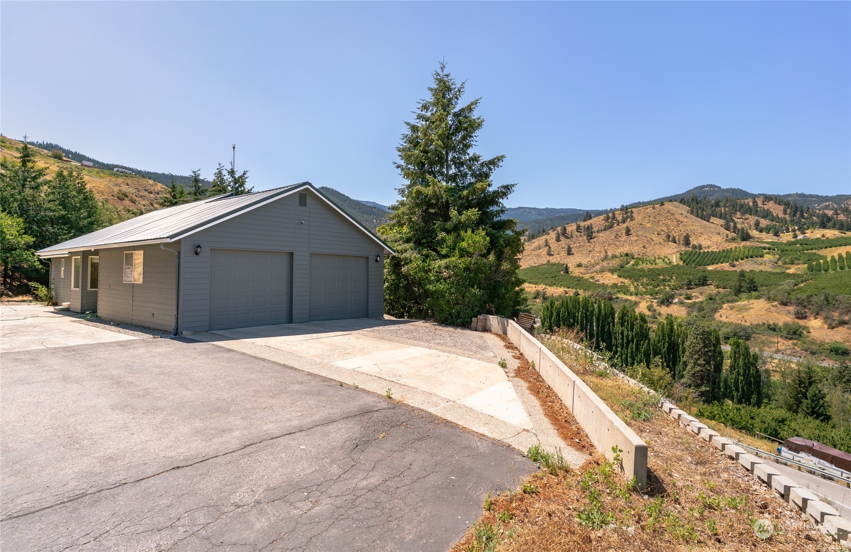 4626 Whispering Ridge Drive Wenatchee, WA 98801 - Photo 3 of 38 Gallery Image 3