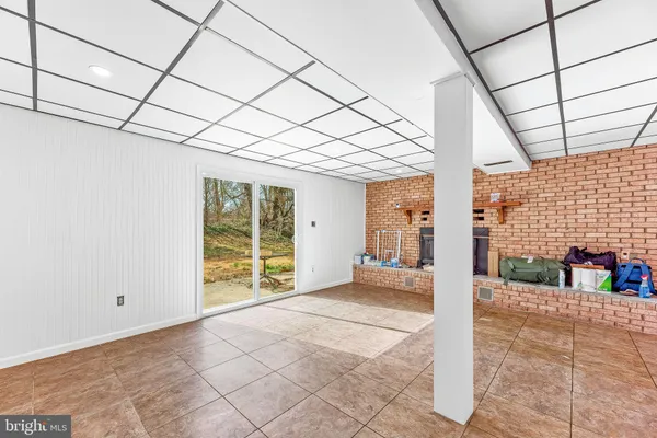 a view of a yard with a tree