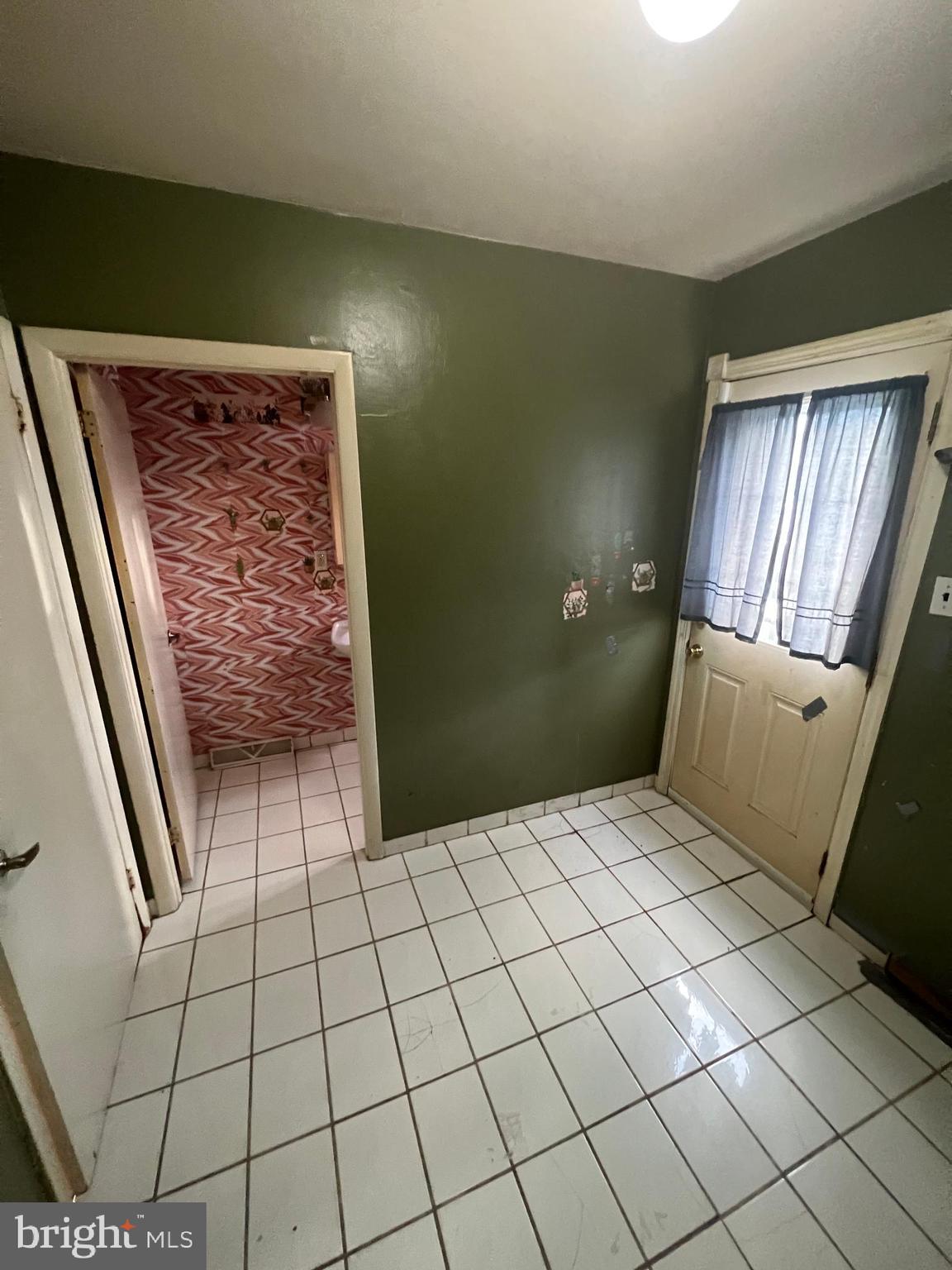 2561 Burning Tree Road Pennsauken, NJ 08109 - Photo 41 of 59 view of an empty room and window