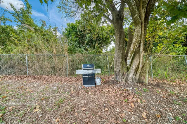 a view of a livingroom with furniture