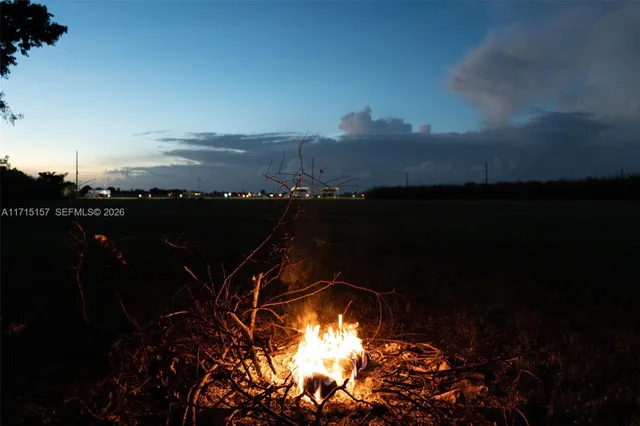 $1,000 | Farm Stay Sw Extended Stay, Unit 1, Miami, FL 33177