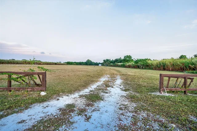 $1,000 | Farm Stay Sw Extended Stay, Unit 1, Miami, FL 33177