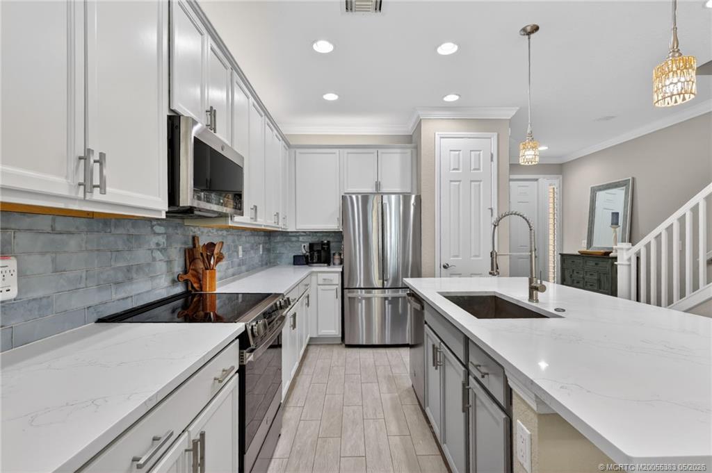 587 Southwest Glen Crest Way Stuart, FL 34997 - Photo 7 of 45