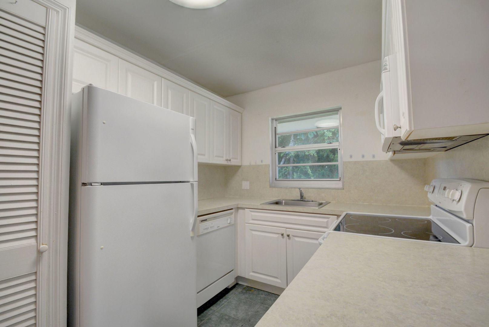 1074 Northwest 13th Street, Unit 273C Boca Raton, FL 33486 - Photo 12 of 27 kitchen