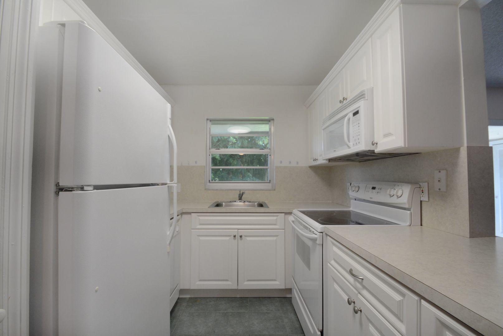 1074 Northwest 13th Street, Unit 273C Boca Raton, FL 33486 - Photo 13 of 27 kitchen