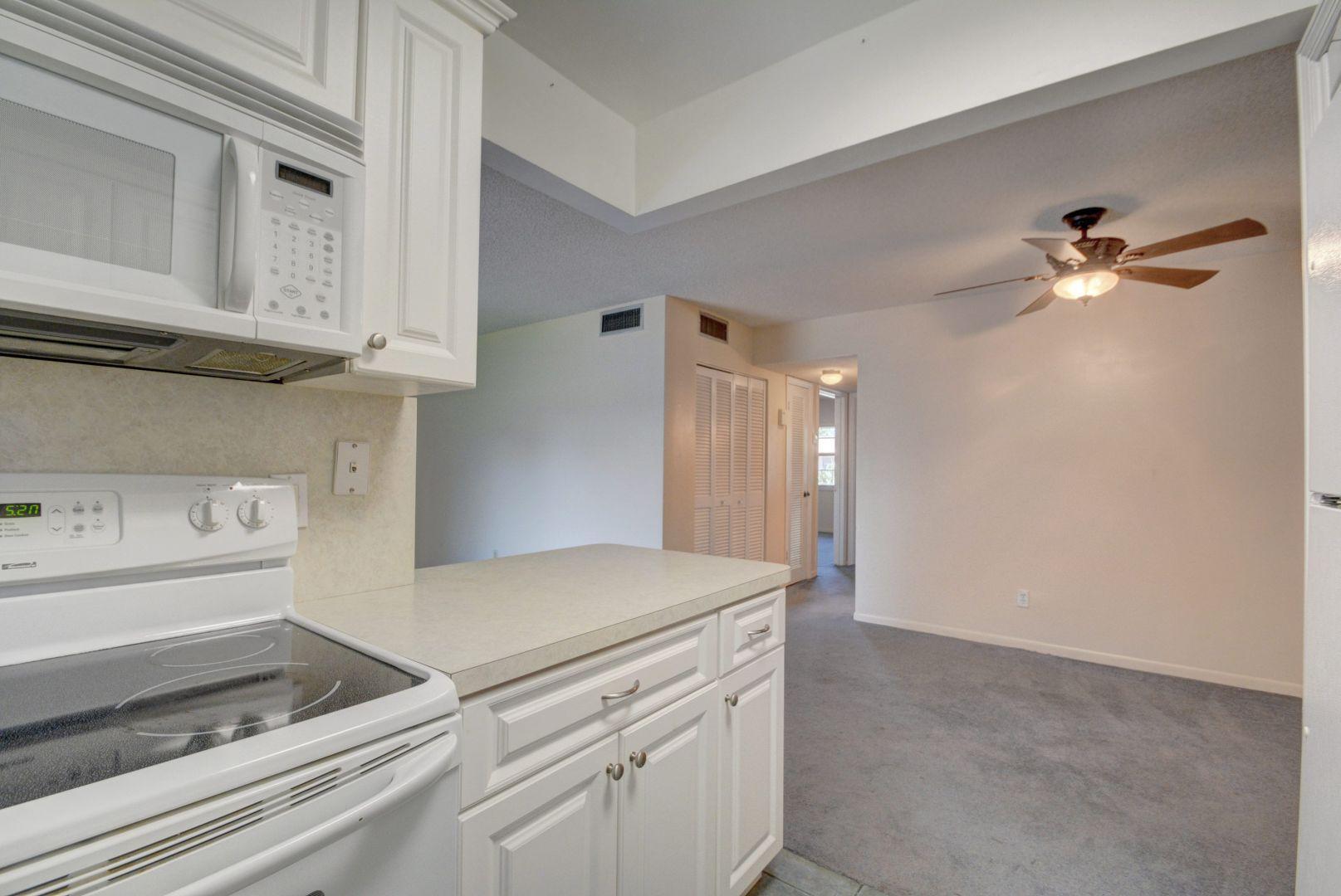 1074 Northwest 13th Street, Unit 273C Boca Raton, FL 33486 - Photo 14 of 27 kitchen