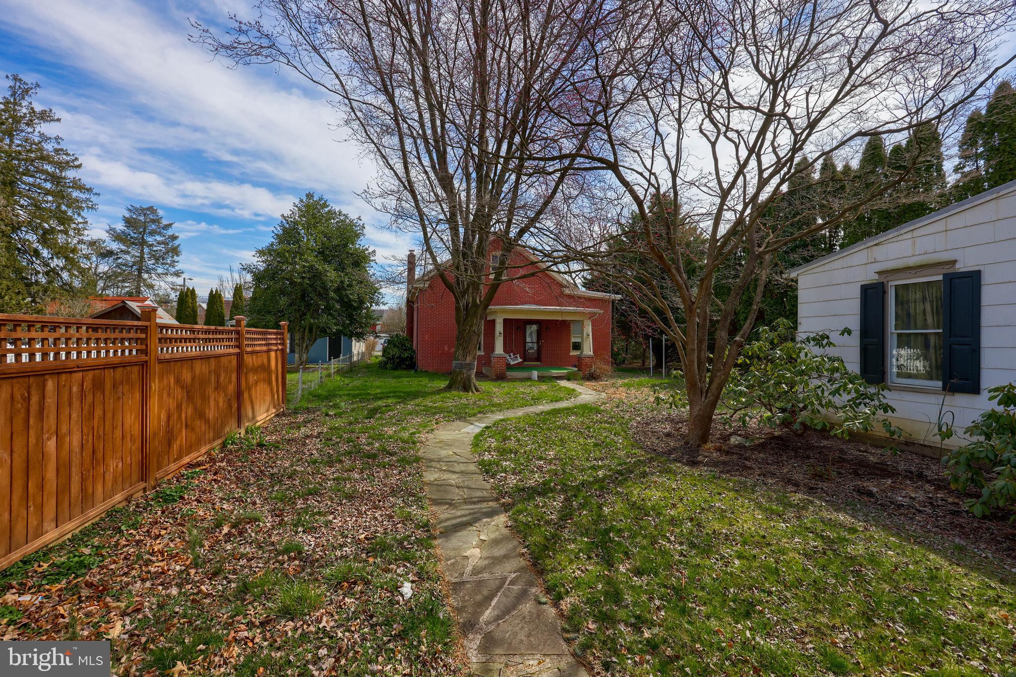 141 South Spruce Street Lititz, PA 17543 - Photo 3 of 28