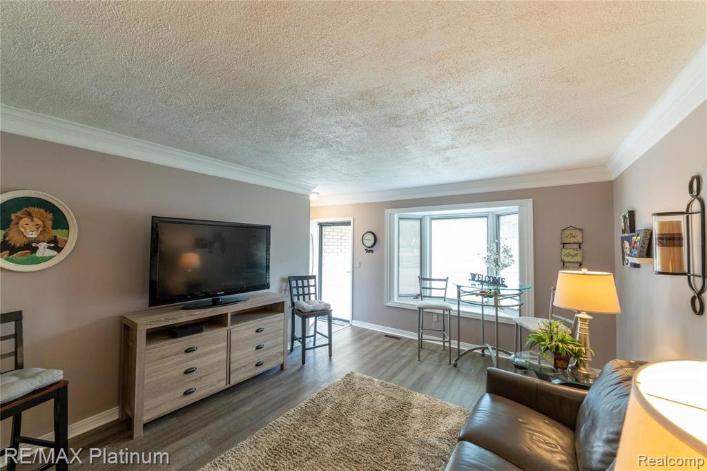 624 Buckingham Road Canton, MI 48188 - Photo 3 of 28