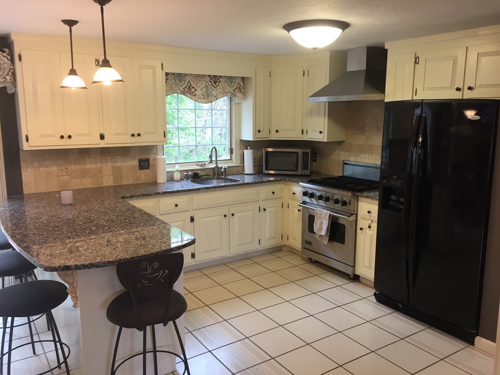 8 Lanthorn Road Northborough, MA 01532 - Photo 3 of 15 Gallery Image 3