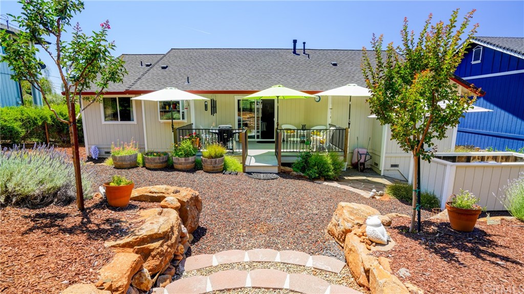 Welcome to 18920 Stonegate Rd.  Welcoming backyard.