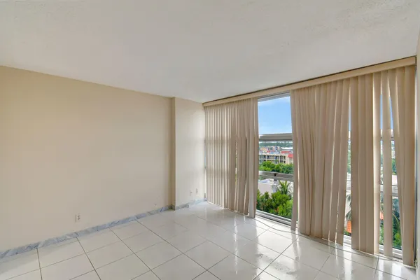 $3,000 | 531 North Ocean Boulevard, Unit 805, Pompano Beach, FL 33062