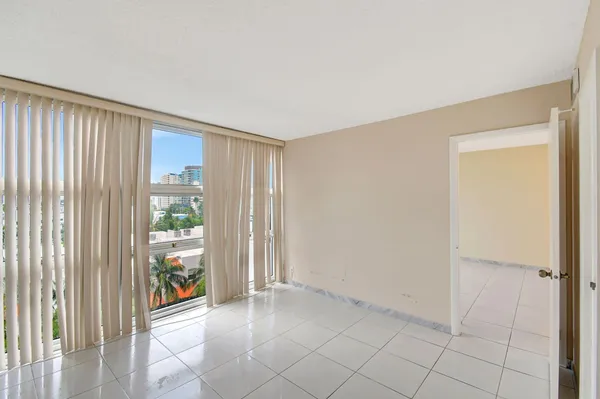 $3,000 | 531 North Ocean Boulevard, Unit 805, Pompano Beach, FL 33062