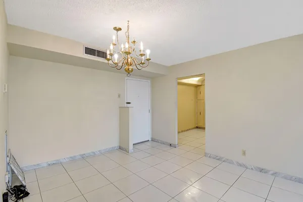 $3,000 | 531 North Ocean Boulevard, Unit 805, Pompano Beach, FL 33062