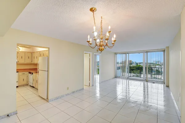 $3,000 | 531 North Ocean Boulevard, Unit 805, Pompano Beach, FL 33062