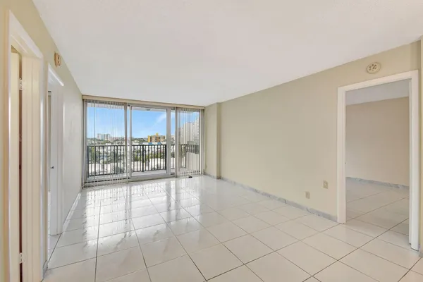 $3,000 | 531 North Ocean Boulevard, Unit 805, Pompano Beach, FL 33062