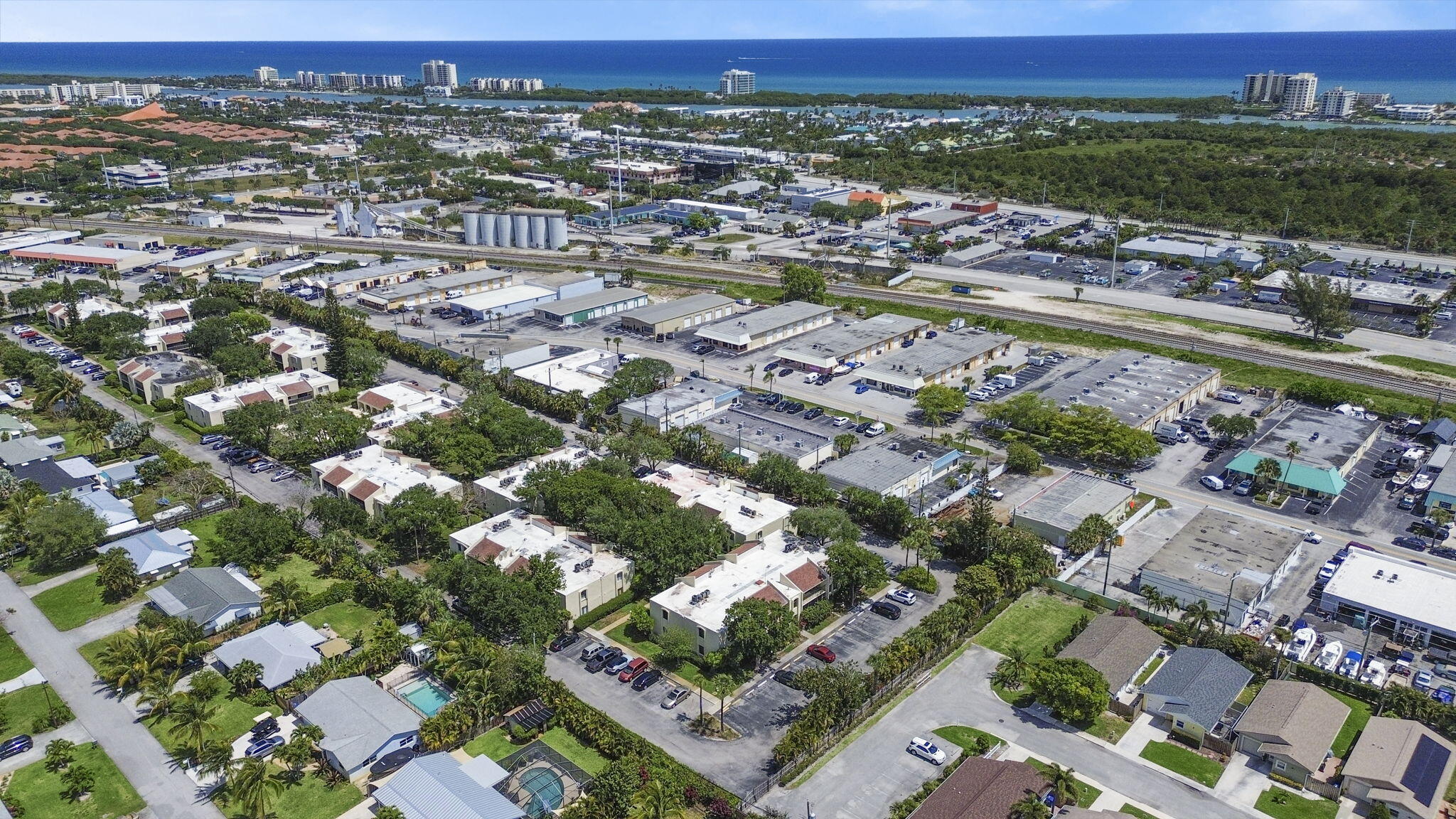 150 Pineview Road, Unit J2 Jupiter, FL 33469 - Photo 15 of 20 15-web-or-mls-dr-001