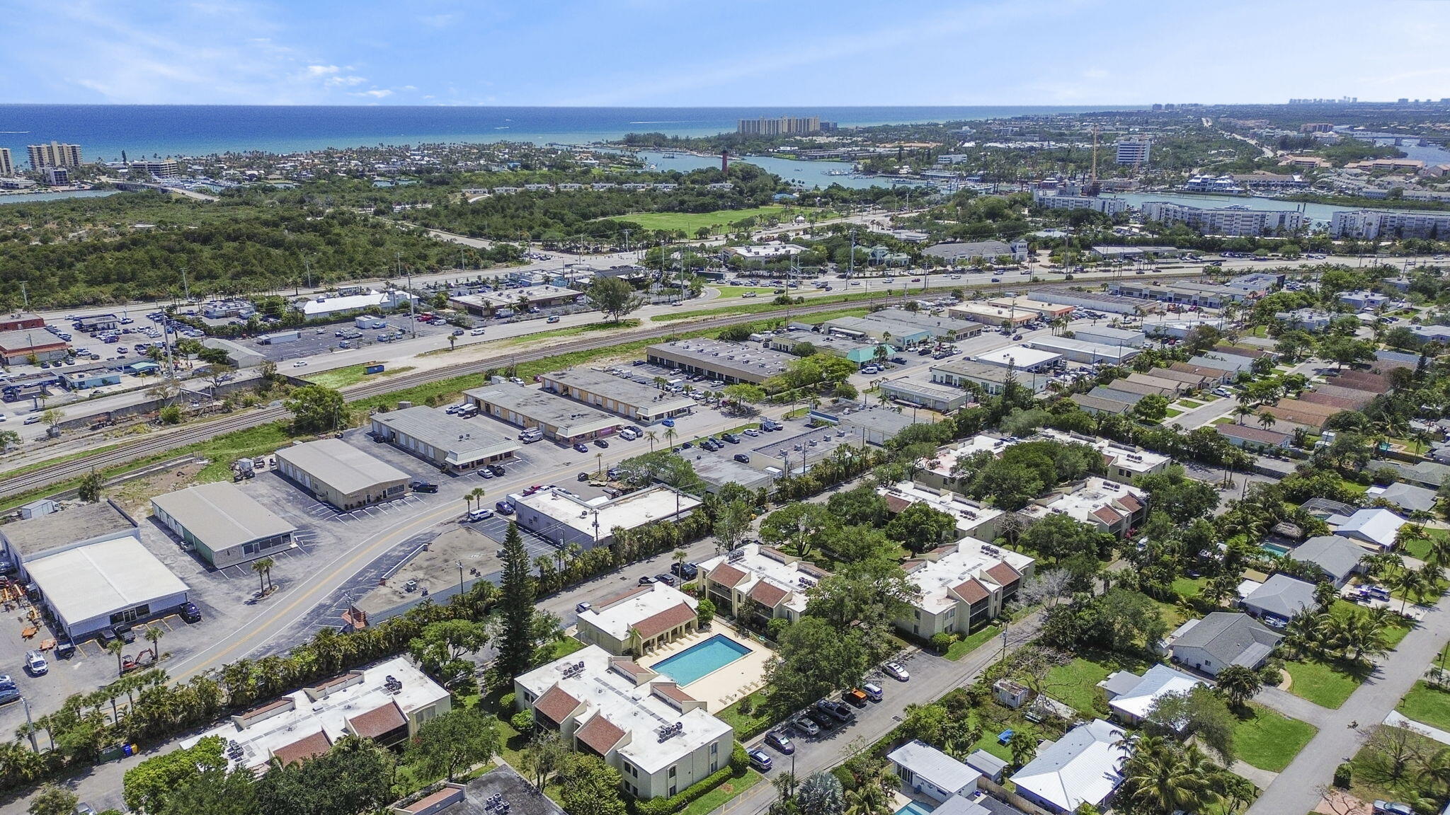 150 Pineview Road, Unit J2 Jupiter, FL 33469 - Photo 16 of 20 16-web-or-mls-dr-002