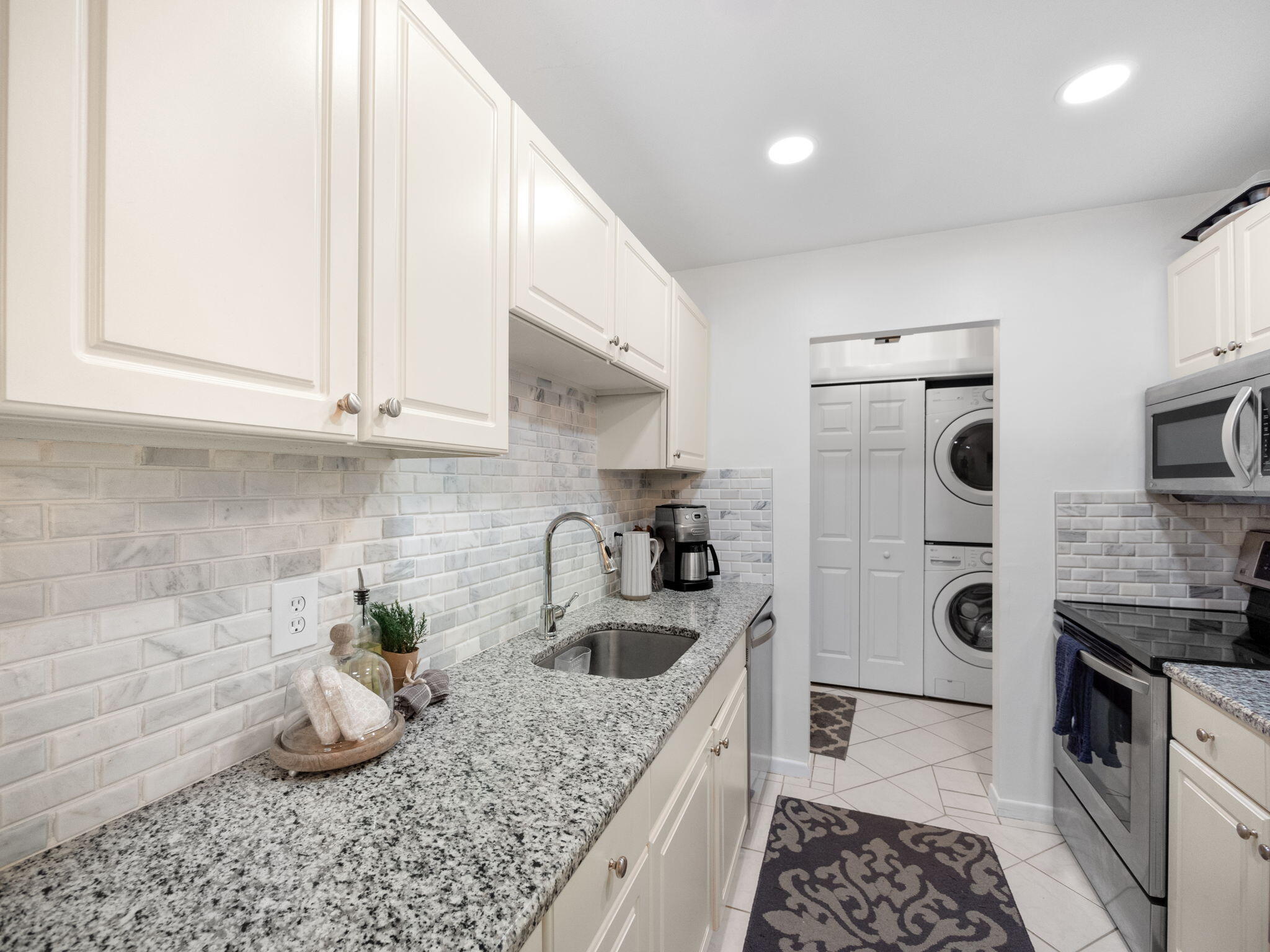 150 Pineview Road, Unit J2 Jupiter, FL 33469 - Photo 2 of 20 2-web-or-mls-001