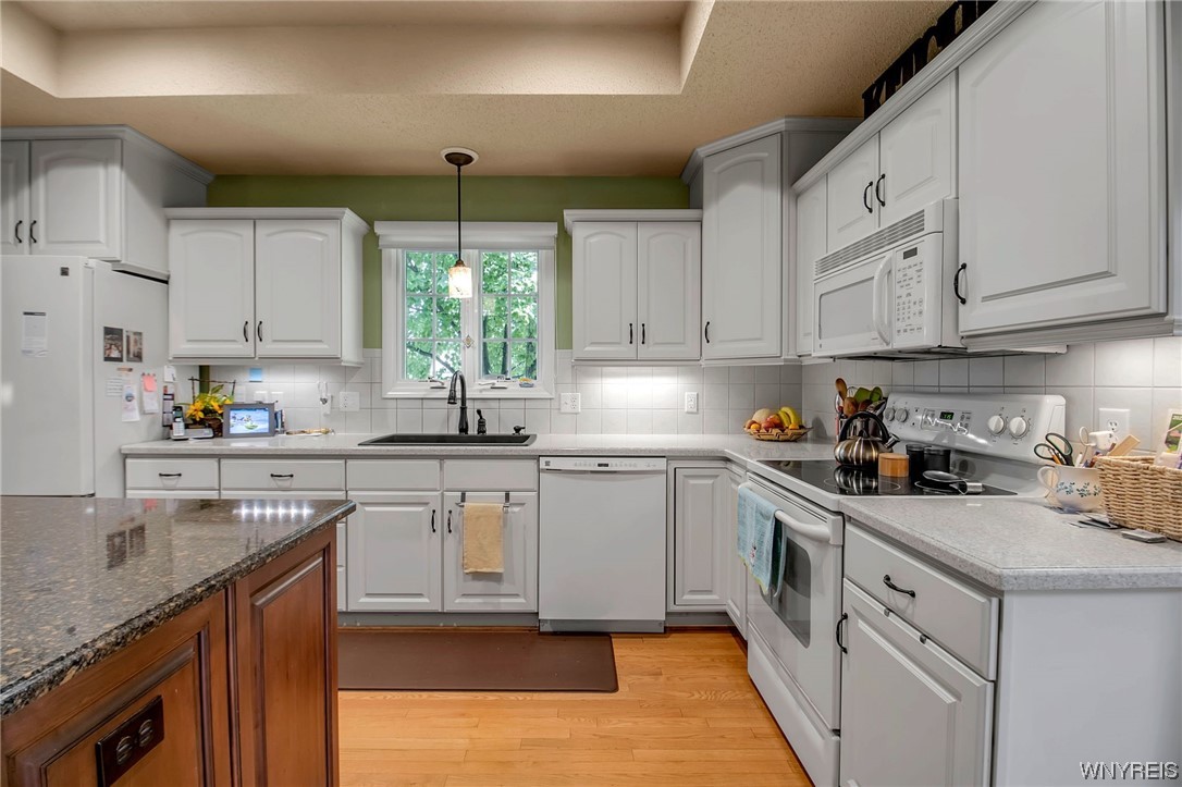 998 North Forest Road Amherst, NY 14221 - Photo 11 of 43